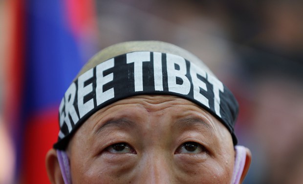 རྒྱལ་སྤྱིའི་ཁྲིམས་ཞིབ་དྲང་བདེན་གྱི་ཉིན་མོར་རྒྱ་ནག་གཞུང་གིས་བོད་ནང་དྲང་བདེན་མིན་པའི་ཁྲིམས་གཅོད་བྱེད་བཞིན་པ་གསལ་སྟོན་བྱས་པ།