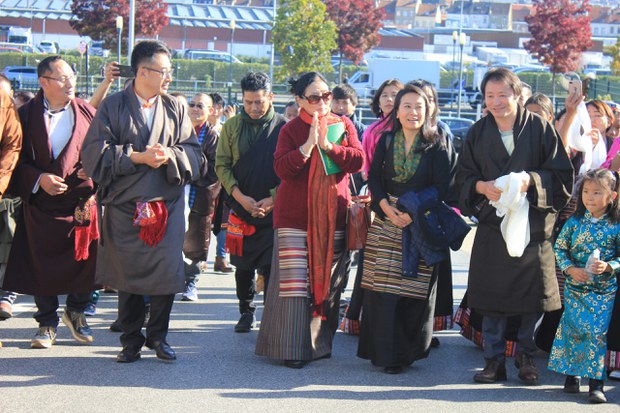 ཤེས་རིག་བཀའ་བློན་ཐར་ལམ་སྒྲོལ་མ་མཆོག་ཕ་རན་སི་དང་བྷེལ་འཇམ་ཁུལ་དུ་འཚམས་གཟིགས་གནང་ཡོད་པ། ཤེས་རིག་བཀའ་བློན་ཐར་ལམ་སྒྲོལ་མ་མཆོག་ཕ་རན་སི་དང་བྷེལ་འཇམ་ཁུལ་དུ་འཚམས་གཟིགས་གནང་ཡོད་པ།