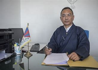 ཉི་ཧོང་གི་འོས་བསྡུ་དང་བོད་དོན། ཉི་ཧོང་གི་འོས་བསྡུ་དང་བོད་དོན།