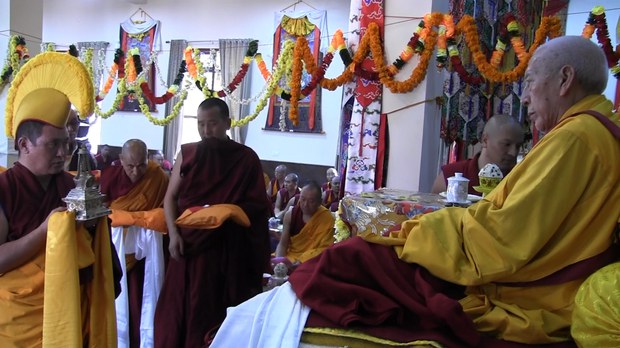 འཇོལ་པ་གཞིས་བྱེས་བོད་སེར་སྐྱ་མི་མང་ཐུན་མོང་ནས་སློབ་དཔོན་ཟམ་གདོང་རིན་པོ་ཆེ་མཆོག་ལ་བརྟན་བཞུགས། འཇོལ་པ་གཞིས་བྱེས་བོད་སེར་སྐྱ་མི་མང་ཐུན་མོང་ནས་སློབ་དཔོན་ཟམ་གདོང་རིན་པོ་ཆེ་མཆོག་ལ་བརྟན་བཞུགས།