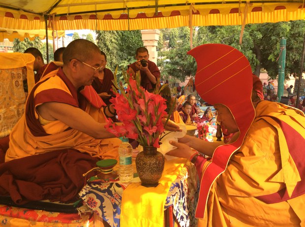 ཇོ་ནང་རྒྱལ་ཚབ་རིན་པོ་ཆེ་མཆོག་སྤྲུལ་ཆོས་ཀྱི་སྣང་བ་མཆོག་ཇོ་ནང་ཁྲི་རབས་གཉིས་པར་མངའ་གསོལ་ཞུས་འདུག
