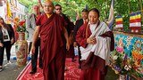 ཀརྨ་པ་མཆོག་ནས་སུད་སྒོར་ཁྲི་གཅིག་བསྩལ་བ།
