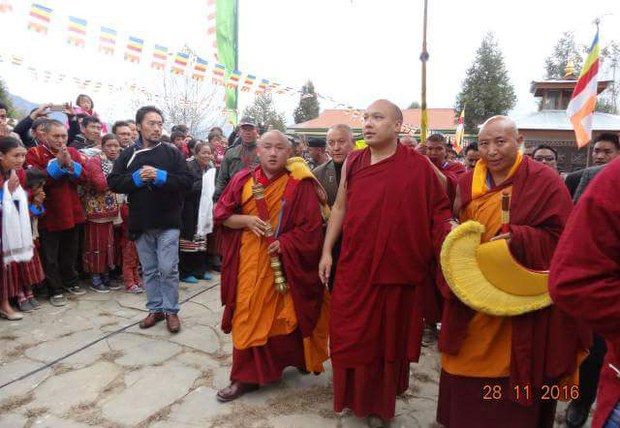 ཀརྨ་པ་མཆོག་མོན་ཏ་ཝང་དུ་ཆིབས་བསྒྱུར། ཀརྨ་པ་མཆོག་མོན་ཏ་ཝང་དུ་ཆིབས་བསྒྱུར།