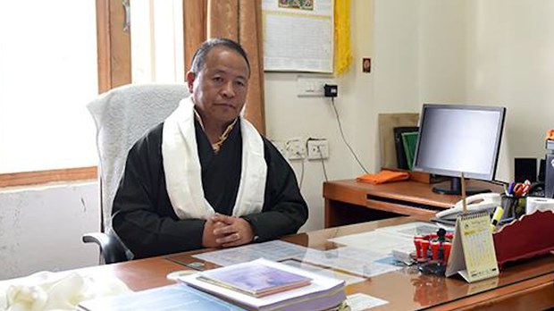 བཀའ་ཤག་གིས་བོད་མིའི་ནང་ཁུལ་དྲ་ལམ་བརྒྱུད་ཉམ་ཐག་ལ་རོགས་དངུལ་བསྡུ་ཪུབ་བྱེད་ཕྱོགས་ཀྱི་ལམ་སྟོན་གནང་བ།