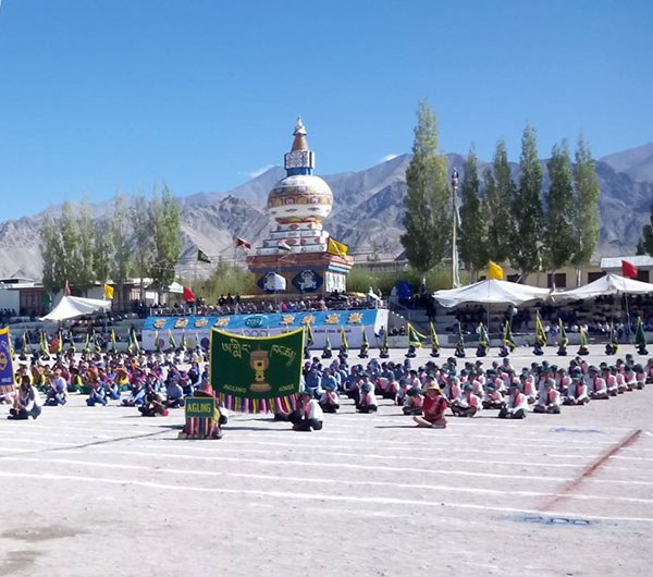 ལ་དྭགས་བོད་ཁྱིམ་དབུ་བརྙེས་ནས་ལོ་༤༠འཁོར་བ། ལ་དྭགས་བོད་ཁྱིམ་དབུ་བརྙེས་ནས་ལོ་༤༠འཁོར་བ།