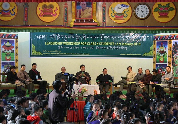 འགོ་ཁྲིད་ཟབ་སྦྱོང་དབུ་འབྱེད་མཛད་སྒོའི་ཐོག་སྲིད་སྐྱོང་མཆོག་ནས་གསུང་བཤད། འགོ་ཁྲིད་ཟབ་སྦྱོང་དབུ་འབྱེད་མཛད་སྒོའི་ཐོག་སྲིད་སྐྱོང་མཆོག་ནས་གསུང་བཤད།