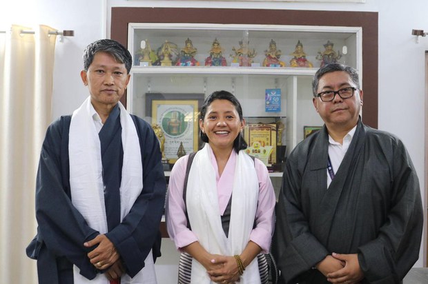 ལྷག་པ་སྒྲོལ་མ་ལགས་མོན་གྷོ་འདོད་རྒུ་གླིང་གི་ས་གནས་འགོ་འཛིན་དུ་བསྐོ་གཞག