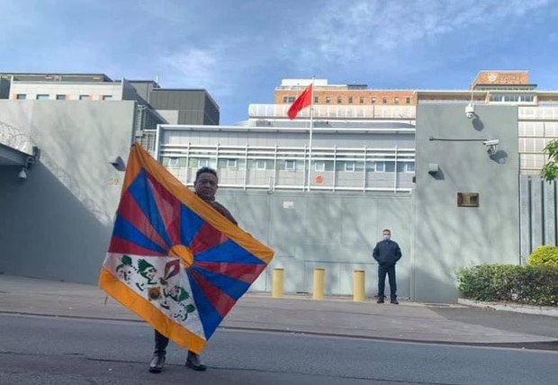 བློ་བཟང་འབྱོར་ལྡན་ལགས་ཀྱིས་ཟས་བཅད་ངོ་རྒོལ་ལས་འགུལ་སྤེལ་འཆར། བློ་བཟང་འབྱོར་ལྡན་ལགས་ཀྱིས་ཟས་བཅད་ངོ་རྒོལ་ལས་འགུལ་སྤེལ་འཆར།