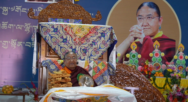 ལྷོ་ཁའི་སེར་སྐྱ་མི་དམངས་ནས་དཔལ་ས་སྐྱ་༧གོང་མ་ཁྲི་ཆེན་རྡོ་རྗེ་འཆང་ཆེན་པོ་མཆོག་ལ་གྱ་སྟོན་བརྟན་བཞུགས་འབུལ་ལམ་ཞུས་པ། ལྷོ་ཁའི་སེར་སྐྱ་མི་དམངས་ནས་དཔལ་ས་སྐྱ་༧གོང་མ་ཁྲི་ཆེན་རྡོ་རྗེ་འཆང་ཆེན་པོ་མཆོག་ལ་གྱ་སྟོན་བརྟན་བཞུགས་འབུལ་ལམ་ཞུས་པ།