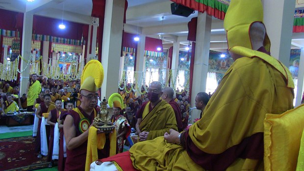 དགའ་ལྡན་ཁྲི་རིན་པོ་ཆེ་དང་སྦག་སའི་གནས་བརྟན་བགྲེས་སོང་རྣམ་པར་བརྟན་བཞུགས།