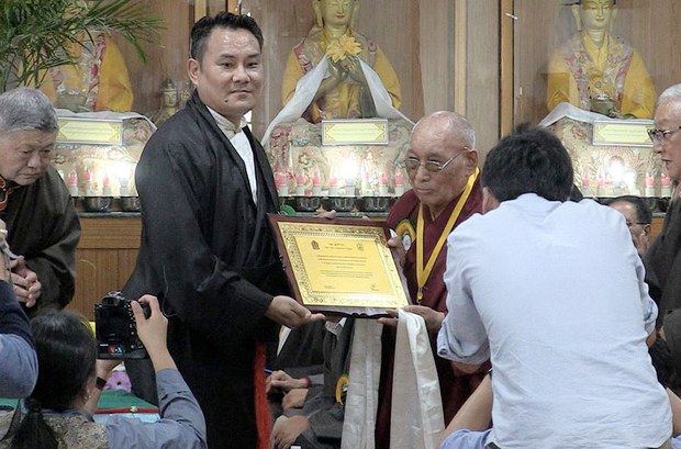 སྨན་རྩིས་ཁང་དབུ་བརྙེས་ནས་ལོ་ངོ་༥༧ ལཁོར་བ། སྨན་རྩིས་ཁང་དབུ་བརྙེས་ནས་ལོ་ངོ་༥༧ ལཁོར་བ།
