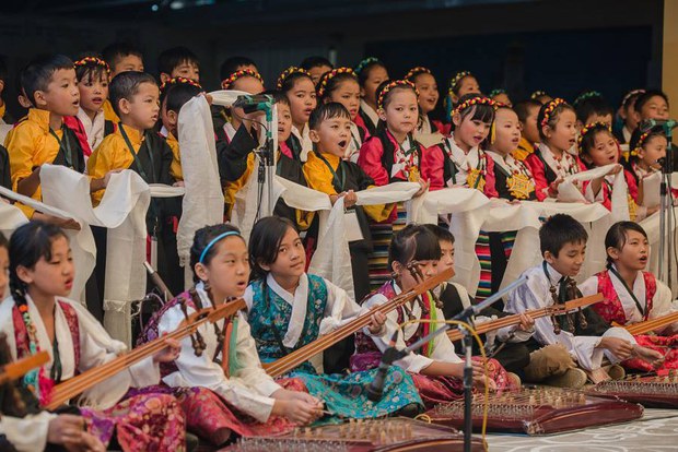 མེས་དབོན་གཙུག་ལག་དཔེ་སྟོན་སློབ་གྲྭས་སློབ་ཁྲིད་གནང་བཏང་སྐོར།