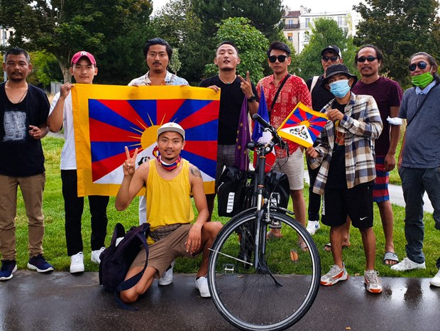 བོད་དོན་ཆེད་ཕརན་སིའི་རྒྱལ་ས་པེ་རིས་ནས་སུས་སི་གྲོང་ཁྱེར་ཇི་ནི་ཝ་བར་རྐང་འཁོར་གྱི་ལས་འགུལ། བོད་དོན་ཆེད་ཕརན་སིའི་རྒྱལ་ས་པེ་རིས་ནས་སུས་སི་གྲོང་ཁྱེར་ཇི་ནི་ཝ་བར་རྐང་འཁོར་གྱི་ལས་འགུལ།