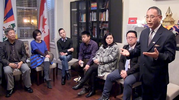 ཨ་རིའི་སྐུ་ཚབ་དོན་གཅོད་ལས་ཁང་ནས་རྒྱ་རིགས་གྲོགས་པོ་རྣམས་ལ་གསོལ་སྟོན་གནང་ཡོད་པ། ཨ་རིའི་སྐུ་ཚབ་དོན་གཅོད་ལས་ཁང་ནས་རྒྱ་རིགས་གྲོགས་པོ་རྣམས་ལ་གསོལ་སྟོན་གནང་ཡོད་པ།