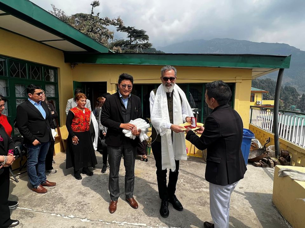 ཡོ་རོབ་དང་མེཀ་སི་ཀོ་གྲོས་ཚོགས་བོད་དོན་རྒྱབ་སྐྱོར་བ་ཁག་ཅིག་ནས་བཞུགས་སྒར་དུ་འཚམས་གཟིགས།