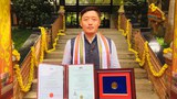 པདྨ་རྒྱལ་མཚན་ལགས་སུ་ཡིག་རྒྱུགས་གྲུབ་འབྲས་ལེགས་སོན་གྱི་གསེར་གྱི་གཟེངས་རྟགས་ཐོབ་ཡོད་པ།