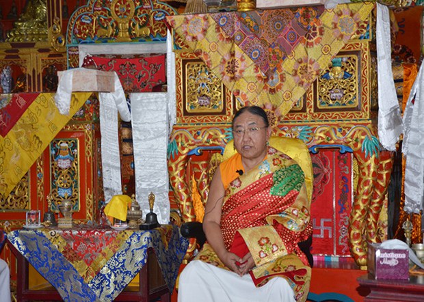 དཔལ་ས་སྐྱ་ཆོས་སྒར་དུ་ཕུར་དབང༌།