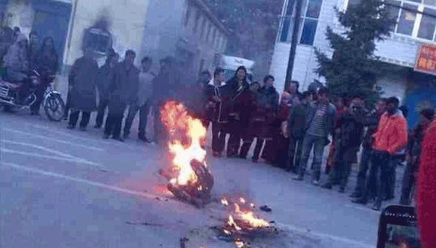 ཚེ་རིང་རྒྱལ་གྱི་ཆེད་དུ་མ་ཎི་གསོག་སྒྲུབ།