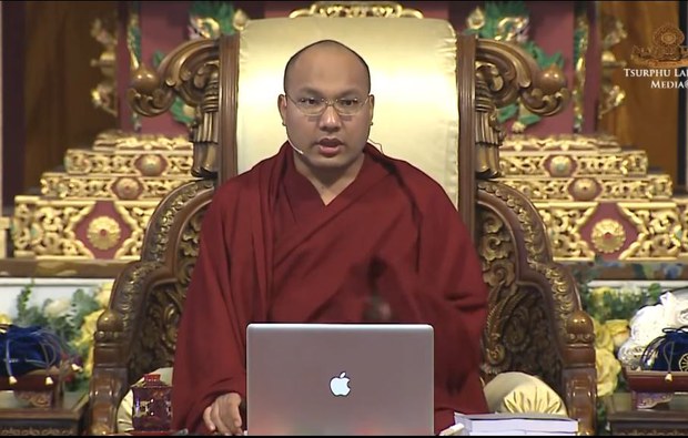 ཀརྨ་པ་མཆོག་ནས་ཀུན་གསལ་མེ་ལོང་མཉེན་ཆས་དབུ་འབྱེད་གནང་བ། ཀརྨ་པ་མཆོག་ནས་ཀུན་གསལ་མེ་ལོང་མཉེན་ཆས་དབུ་འབྱེད་གནང་བ།