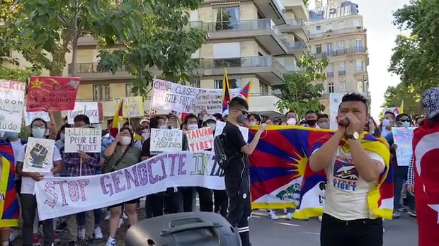 ཕ་རན་སི་རྒྱ་ནག་གཞུང་ཚབ་མདུན་རྔམ་སྟོན་སྐད་འབོད།