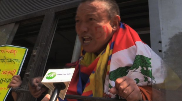 ལྡི་ལི་རྒྱ་ནག་གཞུང་ཚབ་མདུན་ངོ་རྒོལ་གནང་འདུག