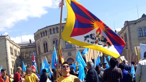 རྒྱ་ནག་གི་འགོ་ཁྲིད་ནོར་ཝེ་ནང་འབྱོར་སྐབས་ངོ་རྒོལ།