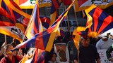 ཀྲོ་རོན་ཀྲོ་ནང་བོད་མི་ཚོས་རྒྱ་ནག་གིས་བོད་ཐོག་མུ་མཐུད་འཛིན་པའི་སྲིད་ཇུས་ལ་ངོ་རྒོལ།