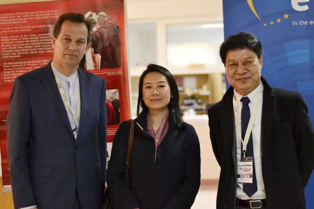 ཡུ་རོབ་ནང་འཚམས་གཟིགས་གནང་བའི་གནས་ཚུལ། ཡུ་རོབ་ནང་འཚམས་གཟིགས་གནང་བའི་གནས་ཚུལ།