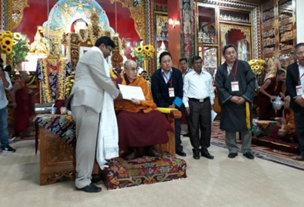 བོད་མི་ལ་རྒྱ་གར་ཡུལ་མི་ལྟར་ས་ཐོ་ལག་འཛིན་གནང་རྒྱུ། བོད་མི་ལ་རྒྱ་གར་ཡུལ་མི་ལྟར་ས་ཐོ་ལག་འཛིན་གནང་རྒྱུ།