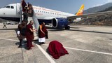 ས་སྐྱ་༸གོང་མ་༸ཁྲི་ཆེན་རིན་པོ་ཆེ་མཆོག་འབྲུག་ཡུལ་དུ་ཞབས་སོར་འཁོད་པ།