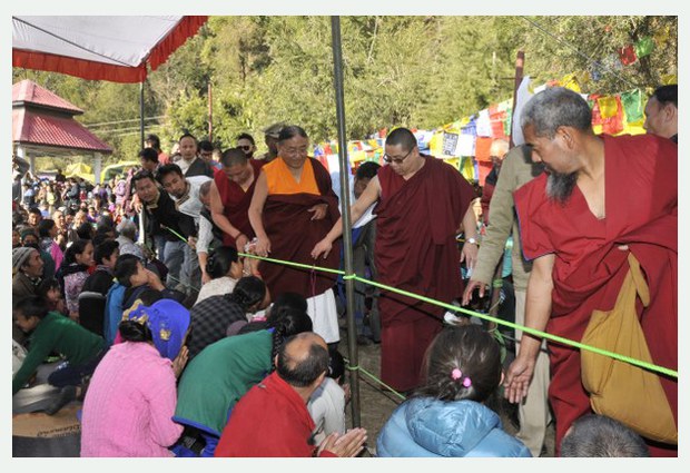 མཚོ་པདྨ་རུ་ས་སྐྱ་གོང་མ་མཆོག་གིས་བཀའ་སློབ་གནང་བ།