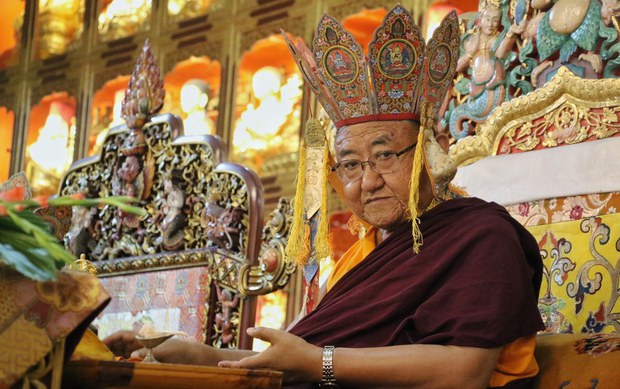 དཔལ་ས་སྐྱ་༸གོང་མ་ཁྲི་ཆེན་རྡོ་རྗེ་འཆང་ཆེན་པོ་མཆོག་གིས་ནིའུ་ཡོག་ཏུ་ཆོས་འབྲེལ།