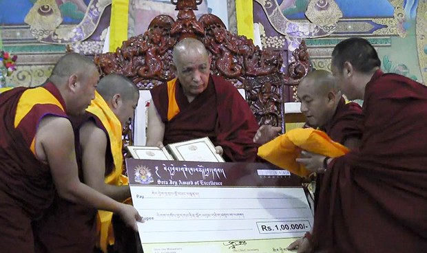 སེར་བྱེས་གྲ་ཚང་ནས་དབུ་མ་འཛིན་གྲ་ལོ་བཞི་ཡིག་རྒྱུགས་ནང་རྩེ་ཕུད་ཀྱི་བྱ་དགའ། སེར་བྱེས་གྲ་ཚང་ནས་དབུ་མ་འཛིན་གྲ་ལོ་བཞི་ཡིག་རྒྱུགས་ནང་རྩེ་ཕུད་ཀྱི་བྱ་དགའ།