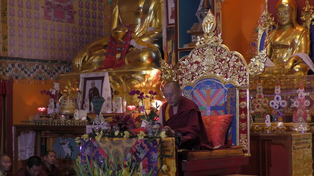 ཆོལ་ཁ་དང་ཆོས་བརྒྱུད་ཀྱི་འཐེན་འཁྱེར་བྱ་རྒྱུ་མེད། ཆོལ་ཁ་དང་ཆོས་བརྒྱུད་ཀྱི་འཐེན་འཁྱེར་བྱ་རྒྱུ་མེད།