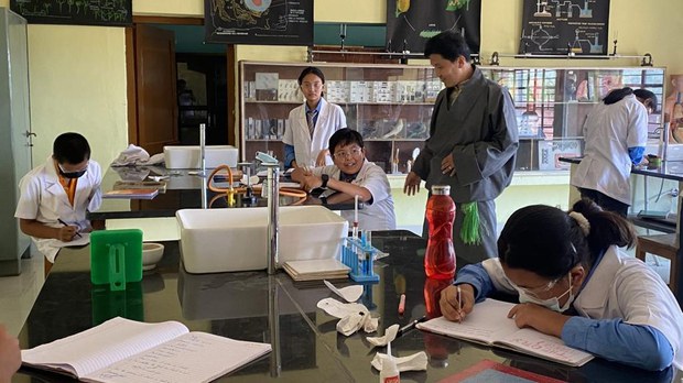 ཤེས་རིག་དྲུང་ཆེ་མཆོག་ནས་རྒྱ་གར་ལྷོ་ཕྱོགས་བོད་སློབ་ཁག་ནང་གཟིགས་སྐོར།