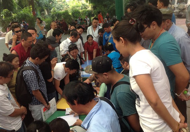 ལ་དྭགས་སུ་བཀའ་སྤྱི་སྔོན་འགྲོའི་འོས་བསྡུ་གནང་ཡོད་པ། ལ་དྭགས་སུ་བཀའ་སྤྱི་སྔོན་འགྲོའི་འོས་བསྡུ་གནང་ཡོད་པ།