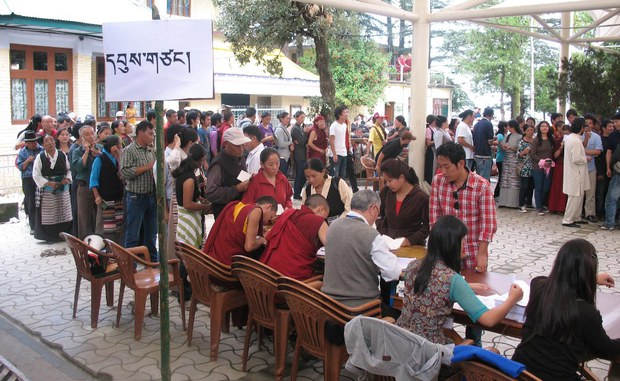 ༢༠༡༦ལོའི་དབུས་གཙང་སྤྱི་འཐུས་འོས་མིར་བཞེང་མཁན་བཞི་དང་བགྲོ་གླེང༌།