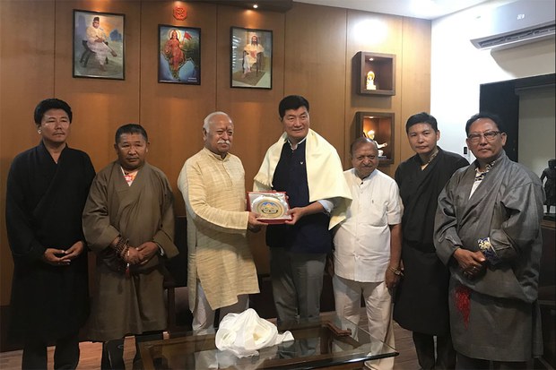 སྲིད་སྐྱོང་མཆོག་གིས་ནག་པུར་ས་གནས་དཔོན་རིགས་དང་མཇལ་འཕྲད། སྲིད་སྐྱོང་མཆོག་གིས་ནག་པུར་ས་གནས་དཔོན་རིགས་དང་མཇལ་འཕྲད།
