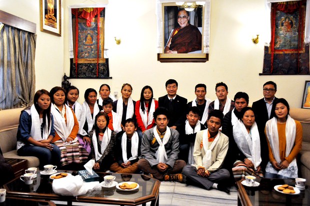 ཨ་རུ་ན་ཅལ་ནས་ཁེ་ན་ཌར་གཞིས་སྤོས་གནང་མཁན་ཐེངས་༢པ། ཨ་རུ་ན་ཅལ་ནས་ཁེ་ན་ཌར་གཞིས་སྤོས་གནང་མཁན་ཐེངས་༢པ།