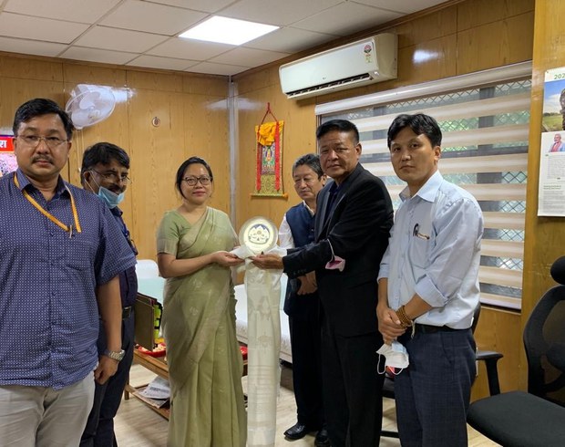 སྲིད་སྐྱོང་མཆོག་གིས་རྒྱ་གར་གཞུང་གི་ཤེས་རིག་ལས་ཁང་གི་ཟུང་འབྲེལ་དྲུང་ཆེ་དང་མཇལ་བ།