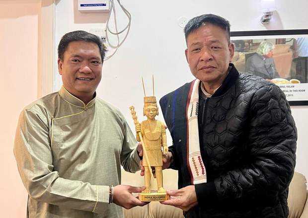 སྲིད་སྐྱོང་སྤེན་པ་ཚེ་རིང་མཆོག་དང་ཨ་རུ་ནཱ་ཅལ་མངའ་སྡེའི་སྤྱི་ཁྱབ་བློན་ཆེན་པདྨ་མཁའ་འགྲོ་མཆོག་རྣམ་གཉིས་མཇལ་འཕྲད་གནང་ཡོད་པ། སྲིད་སྐྱོང་སྤེན་པ་ཚེ་རིང་མཆོག་དང་ཨ་རུ་ནཱ་ཅལ་མངའ་སྡེའི་སྤྱི་ཁྱབ་བློན་ཆེན་པདྨ་མཁའ་འགྲོ་མཆོག་རྣམ་གཉིས་མཇལ་འཕྲད་གནང་ཡོད་པ།