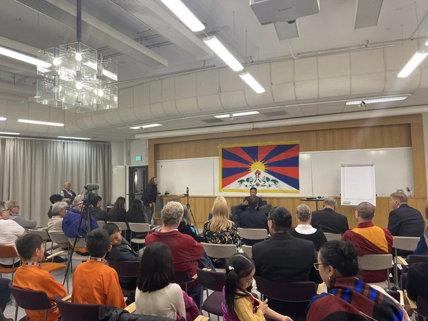 སྲིད་སྐྱོང་སྤེན་པ་ཚེ་རིང་མཆོག་གིས་ཡོ་རོབ་ཁུལ་དུ་གཞུང་འབྲེལ་འཚམས་གཟིགས་གནང་ཡོད་པ། སྲིད་སྐྱོང་སྤེན་པ་ཚེ་རིང་མཆོག་གིས་ཡོ་རོབ་ཁུལ་དུ་གཞུང་འབྲེལ་འཚམས་གཟིགས་གནང་ཡོད་པ།