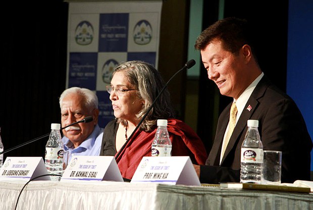 བོད་ནང་གི་རིག་གཞུང་རྩ་བརླག་ཅེས་པའི་དཔེ་དེབ་དབུ་འབྱེད་ཐོག་སྲིང་སྐྱོང་མཆོག་ཕེབས་པ།