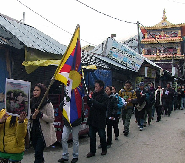 ཕག་མོ་བསམ་འགྲུབ་ཀྱི་ཆེད་དུ་མར་མེ་ཁྲོམ་སྐོར། ཕག་མོ་བསམ་འགྲུབ་ཀྱི་ཆེད་དུ་མར་མེ་ཁྲོམ་སྐོར།