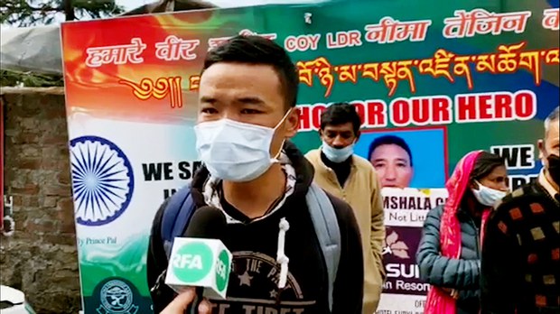 བོད་མི་བསྟན་འཛིན་དོན་གྲུབ་ལགས་ཀྱིས་རང་དབང་འཐབ་རྩོད་ཀྱི་གོམ་བགྲོད་གནང་བཞིན་པ། བོད་མི་བསྟན་འཛིན་དོན་གྲུབ་ལགས་ཀྱིས་རང་དབང་འཐབ་རྩོད་ཀྱི་གོམ་བགྲོད་གནང་བཞིན་པ།