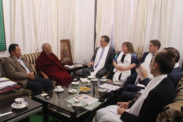 ཡོ་རོབ་རྒྱལ་སྤྱིའི་བོད་དོན་ལས་འགུལ་ཁང་གི་འབྲེལ་ཡོད་མིན་སྣ་ཁག་བཞུགས་སྒར་དུ་ཕེབས་པ། ཡོ་རོབ་རྒྱལ་སྤྱིའི་བོད་དོན་ལས་འགུལ་ཁང་གི་འབྲེལ་ཡོད་མིན་སྣ་ཁག་བཞུགས་སྒར་དུ་ཕེབས་པ།