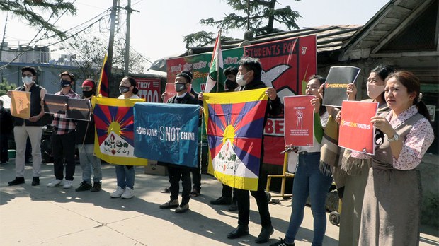 རྒྱ་ནག་གིས་འཛིན་བཟུང་བྱས་པའི་ཧོང་ཀོང་གི་ལས་འགུལ་བ་༡༢་པོ་དེ་དག་གློད་གྲོལ་དགོས་པའི་ངོ་རྒོལ།