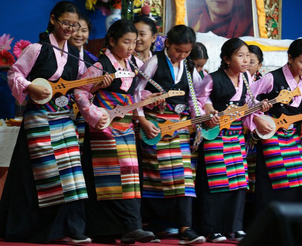 ནུབ་ཕྱོགས་ཡུལ་ཁག་ནང་བོད་མིའི་ངོ་བོ་གཅེས་འཛིན།