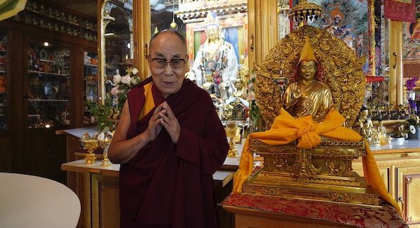 ༧གོང་ས་མཆོག་ལ་བཀའ་དྲིན་རྗེས་དྲན་ཆེད་གསེར་གྱི་སྐུ་བརྙན་ཞིག་ཕུལ་བ།
