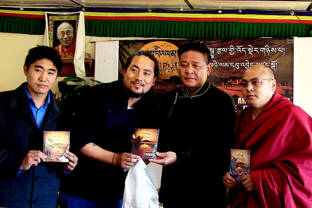 ཡངས་པའི་ལམ་གཉིས་པ་དབུ་འབྱེད། ཡངས་པའི་ལམ་གཉིས་པ་དབུ་འབྱེད།
